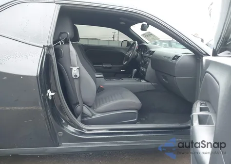 2013 Dodge Challenger Sxt z USA, uszkodzony, nr VIN 2C3CDYAG5DH641615